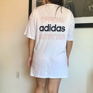 ADIDAS ORIGINALS! Oversized T-Shirt.